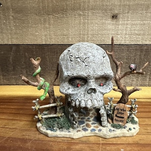 LEMAX Spooky Town Halloween Village Skull Archway Graveyard 2003 33409A