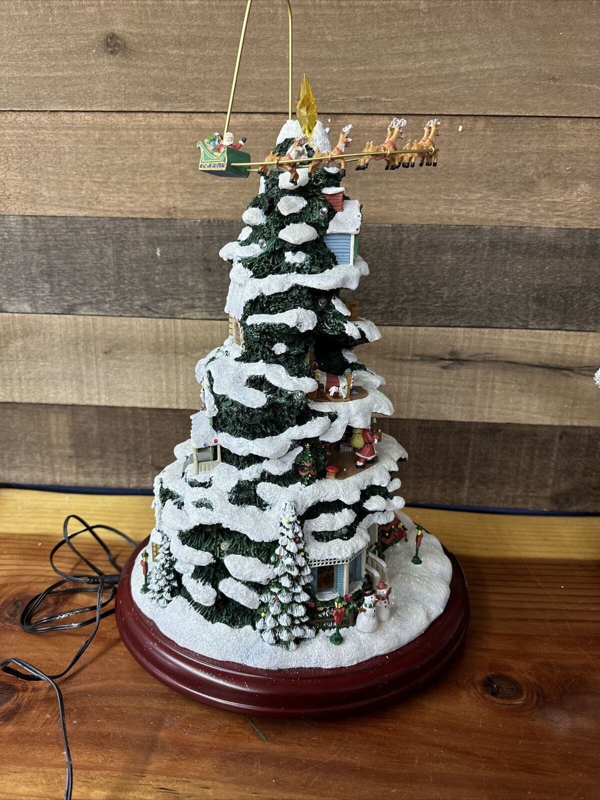 トーマス・キンケード「クリスマス・イブの夜」イルミネーション