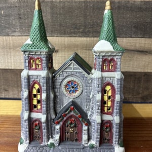 Holiday Time Vintage Victorian 2021 Lighted Village Cathedral 7.5x 10.5 zdjęcie 1