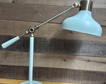 Arcadia Kollektion Threshold WorkTask Tischlampe Salbeigrün