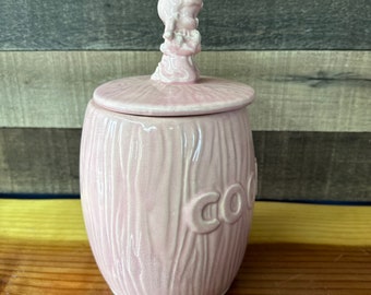 ヴィンテージのピンクのクッキージャーで祈る女性 - Etsy 日本