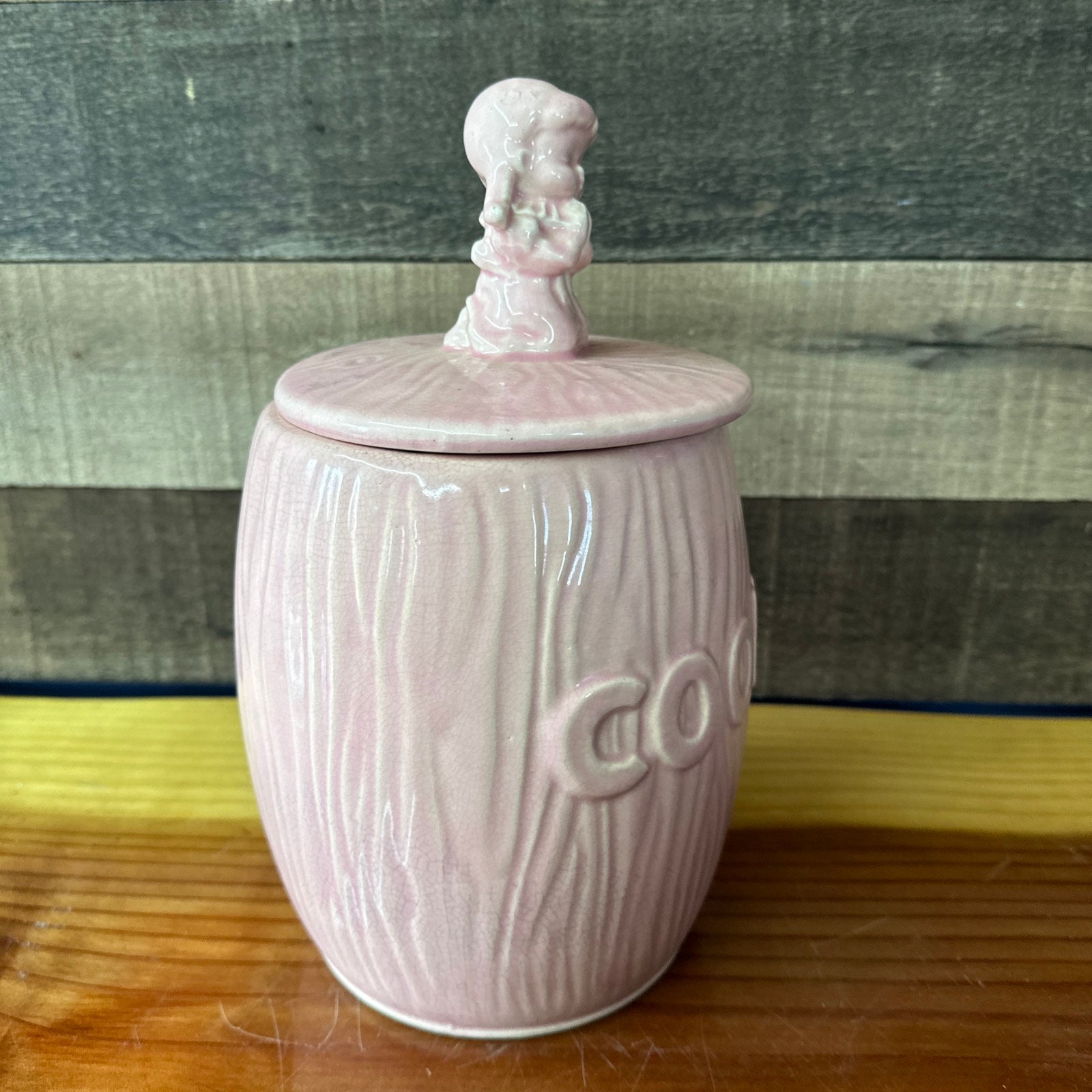 ヴィンテージのピンクのクッキージャーで祈る女性 - Etsy 日本