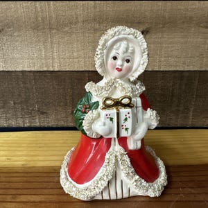 Vintage Napco Christmas Shopper Girl Spaghetti Trim Figurine Planter Red 6.5”