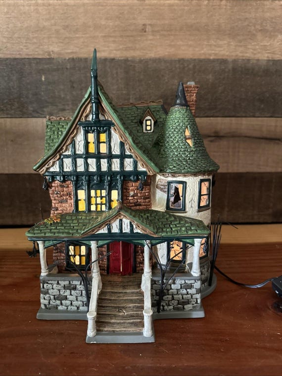 Dept 56 Snow Village Halloween Gravely Estate #805674 Retired