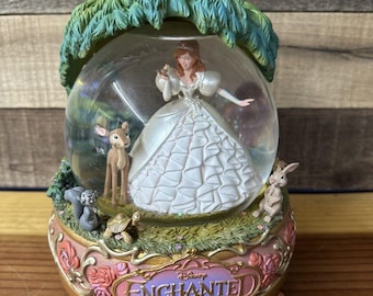 RARE Disney Store Enchanted Giselle Animal Friends SnowGlobe -read