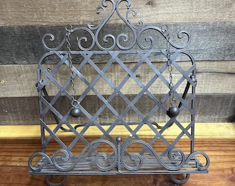 Vintage bruine rustieke ijzeren kookboekhouder met gewichten, landelijke boerderij