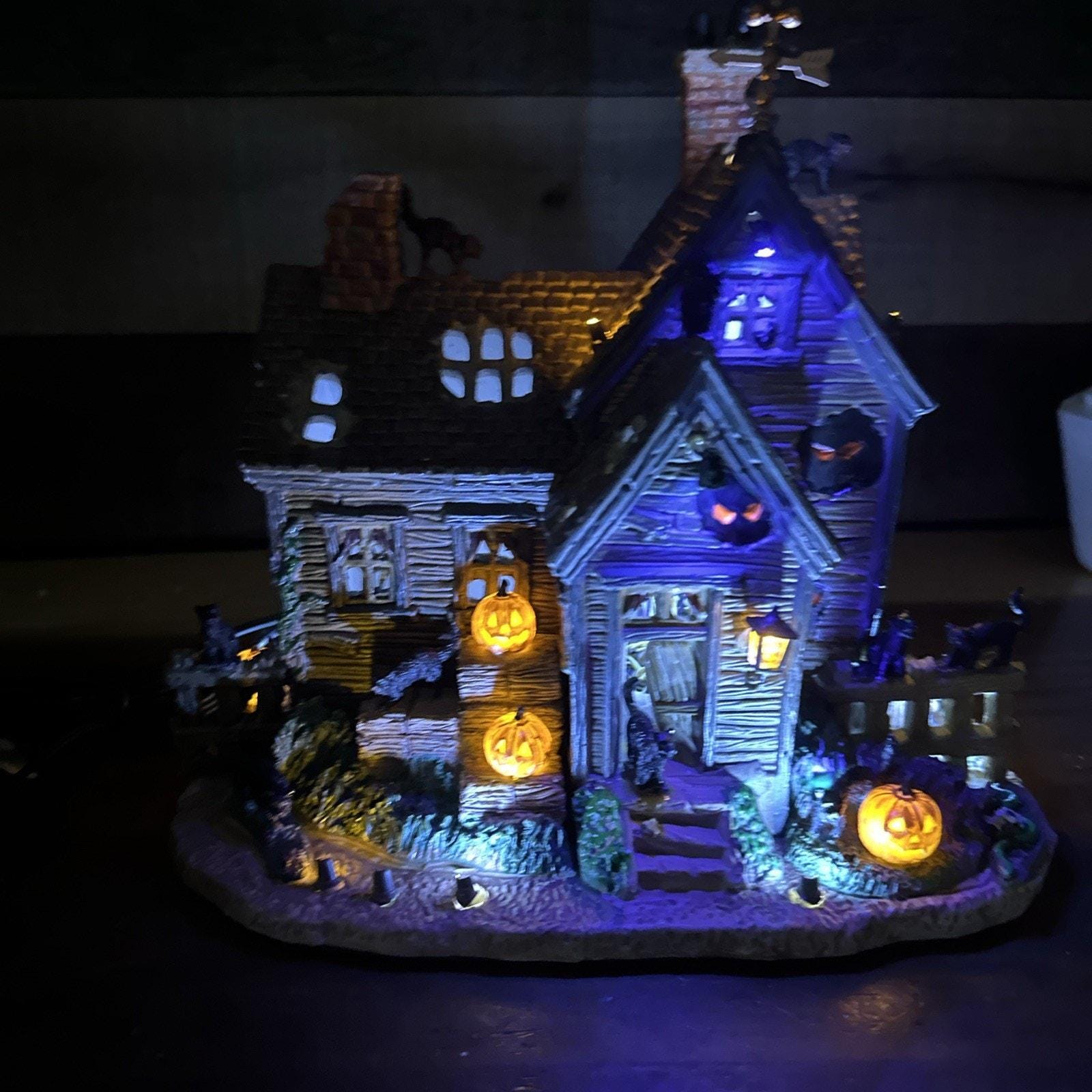 Lemax Spooky Town Vicki's Cattery Cat House Halloween Village