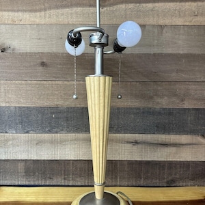 Lámpara vintage ATOMIC de estilo espacial, de madera y metal, MCM, 26" de alto, con doble bombilla