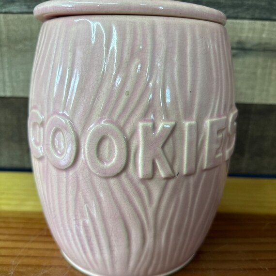 ヴィンテージのピンクのクッキージャーで祈る女性 - Etsy 日本