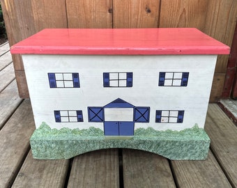 Le coffret en bois fait main pour poupées ressemble à une maison