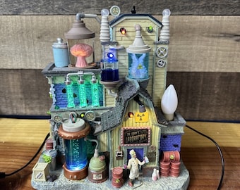 DR GORY'S LABORATORY Lemax Spooky Town #25844 New In Box With Adapter