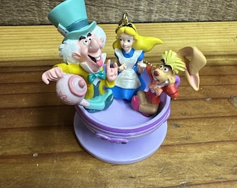 Adorno de taza de la fiesta del té de Alicia en el País de las Maravillas de Disney - Raro