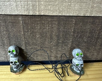 Lemax Spooky Town Halloween Village Lighted Skull Stacks