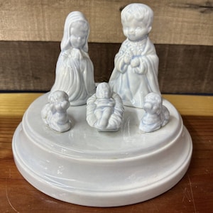 Vintage Atlantic Mold Ceramic Nativity White Blue Manger Plays Silent Night