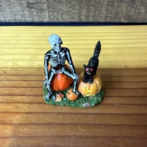 Lemax Spooky Town Halloween Village Companions Skeleton Cat Retired