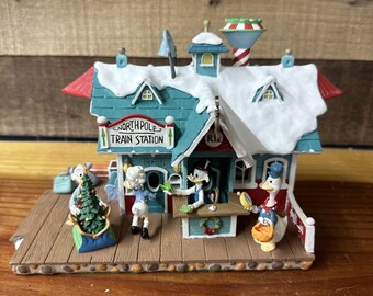 ダンバリーミント☆Winter Wonderland Danbury Mint Disney Winter Wonderland North Pole Service Station
