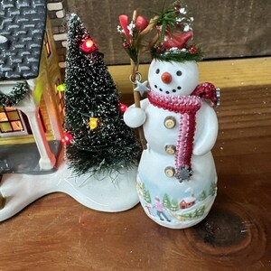 Dept 56 - Snow Village Christmas Lane Noel house #55341 w/ box -sign Broke image 5