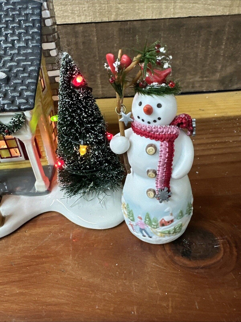 Dept 56 - Snow Village Christmas Lane Noel house #55341 w/ box -sign Broke image 5