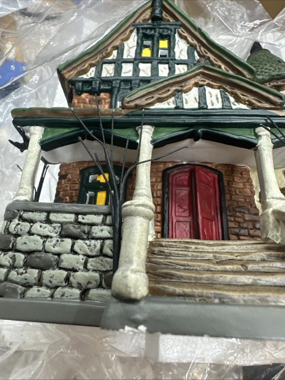 Dept 56 Snow Village Halloween Gravely Estate #805674 Retired