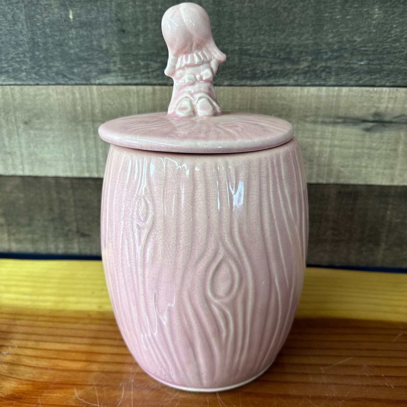 ヴィンテージのピンクのクッキージャーで祈る女性 - Etsy 日本