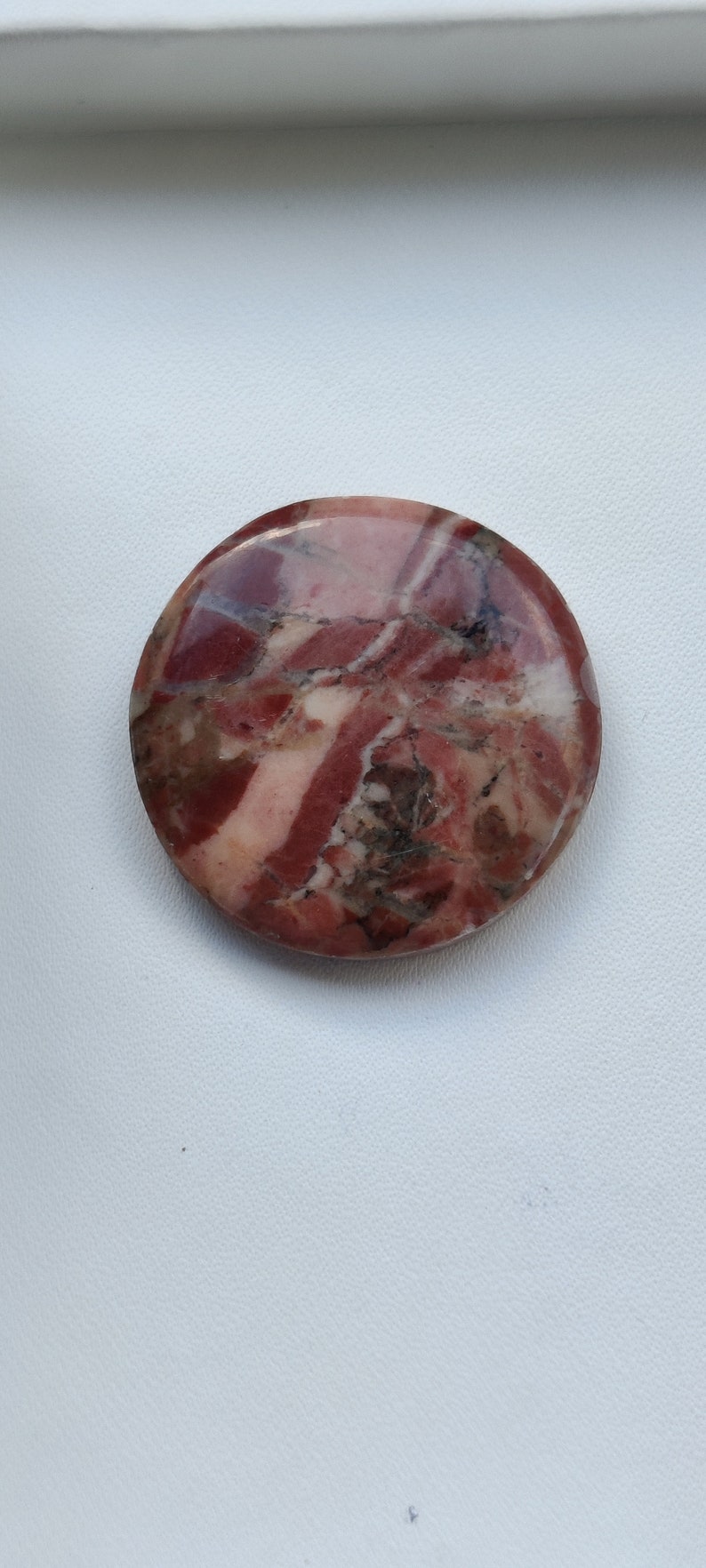Rhodochrosite regulates and stabilises the heart beat, balances blood pressure and stimulates circulation, the kidneys image 3