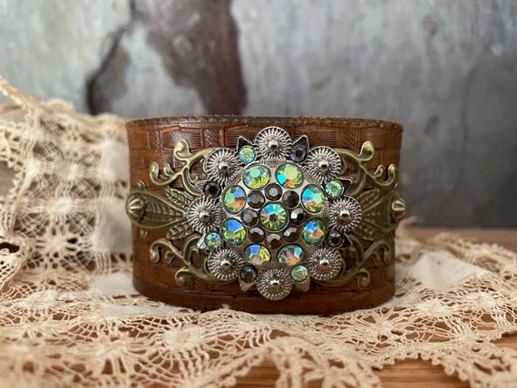 Beautiful Western Concho Leather Bracelet Cowgirl Beautiful Western Concho Leather Bracelet Cowgirl