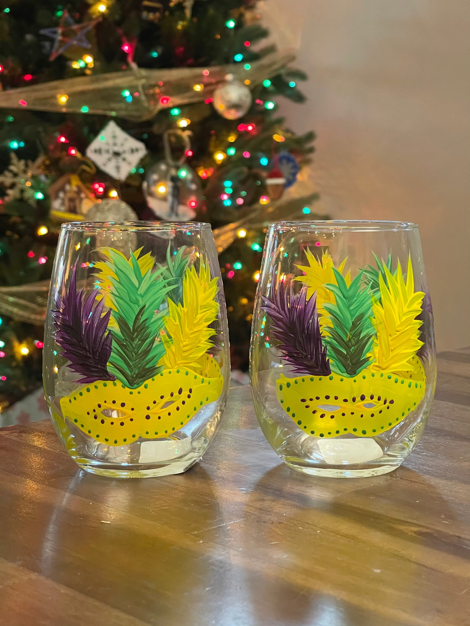 Mardi Gras Trix Stemless Wine Glass