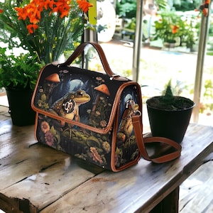 Grüne Frosch Canvas Umhängetasche, Wunderliche Pilz Frosch Geldbörse, Vegan Lederband Dark Cottagecore niedliche schwarze kastenförmige Boho Hippies Geschenk Handtasche