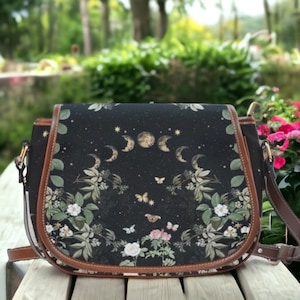 Sac de selle en cuir végétalien sorcière Cottagecore Moon Phases, sac à main Witchy floral mystique floral croisé, sac gothique sorcière, cadeau bohème hippies