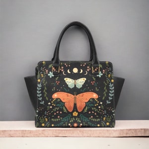 Sac à bandoulière botanique papillon de nuit phases de lune, sac à main gothique Cottagecore witchy moth, joli sac à main gothique en cuir végétalien, cadeau bohème hippies