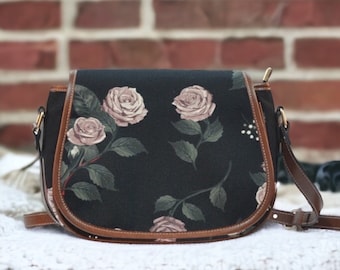 Cottagecore Black Rose Witchy Vegan lederen zadeltas, Witchy Rose gekruiste body portemonnee vrouwen, zwarte rozentas, hippies boho cadeau