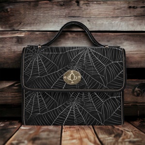Bolso tipo cartera de lona estilo cottagecore con diseño de telaraña oscura, bolso estilo cottagecore con diseño de bruja para Halloween, bolso de mano estilo boho con correa de piel vegana, regalo hippie boho