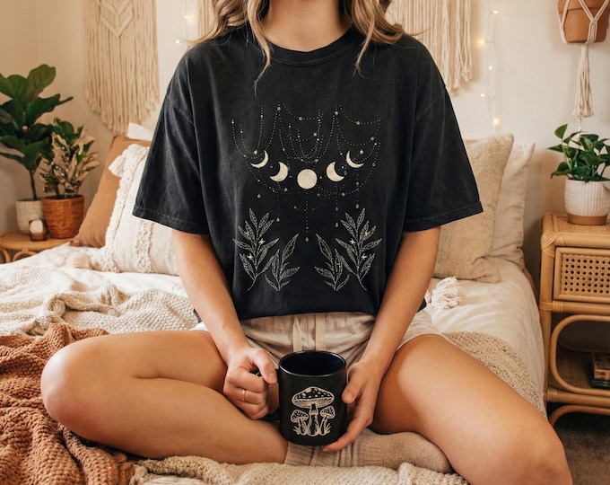 Cottagecore Moon Phases Shirt | Witchy Unisex T-Shirt | Goblincore Oversized Tee | Dark Academia Witch Shirt | Soft Cotton Graphic Tee
