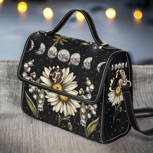 Bolso de lona estilo Cottagecore Daisy Moon Witch, bolso de bruja estilo cottagecore para mujer, bonito bolso bohemio con correa de piel vegana, regalo hippie bohemio.