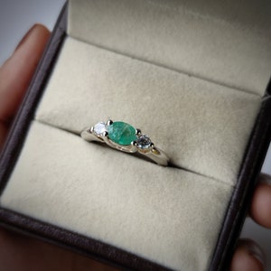 Emerald ring/ oval cut emerald ring/ 925 sterling silver ring/ may birthstone ring/ promise ring/ proposal ring/ birthday gift for her