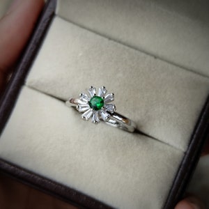 Emerald floral ring/ round cut emerald ring/ 925 sterling silver ring/ may birthstone ring/ promise ring/ floral ring/ birthday gift for her