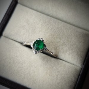 Emerald ring/ round cut emerald ring/ 925 sterling silver ring/ may birthstone ring/ promise ring/ proposal ring/ birthday gift for her