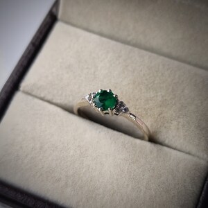Emerald ring/ round cut emerald ring/ 925 sterling silver ring/ may birthstone ring/ promise ring/ proposal ring/ birthday gift for her