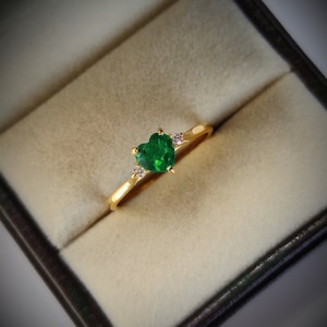 Smaragd Herz Ring / Smaragd Ring im Herzschliff / 925 Sterling Silber Ring / kann Geburtsstein Ring / Versprechen Ring für Sie / Geburtstagsgeschenk für Sie