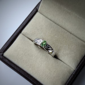 Peridot ring/ 925 sterling silver ring/ oval cut Peridot ring/ August birthstone/ proposal ring/ promise ring/ birthday gift for her