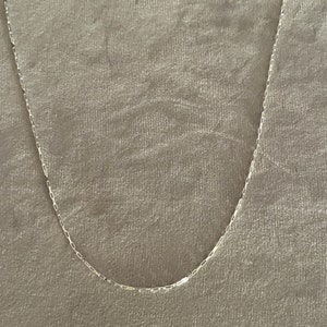 Collar de cadena con clip de papel y caja cuadrada de plata esterlina de 18 pulgadas