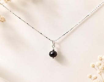 スターリングシルバー製ブラックスピネルペンダント：ファセットカットダイヤモンドカラーコーティング