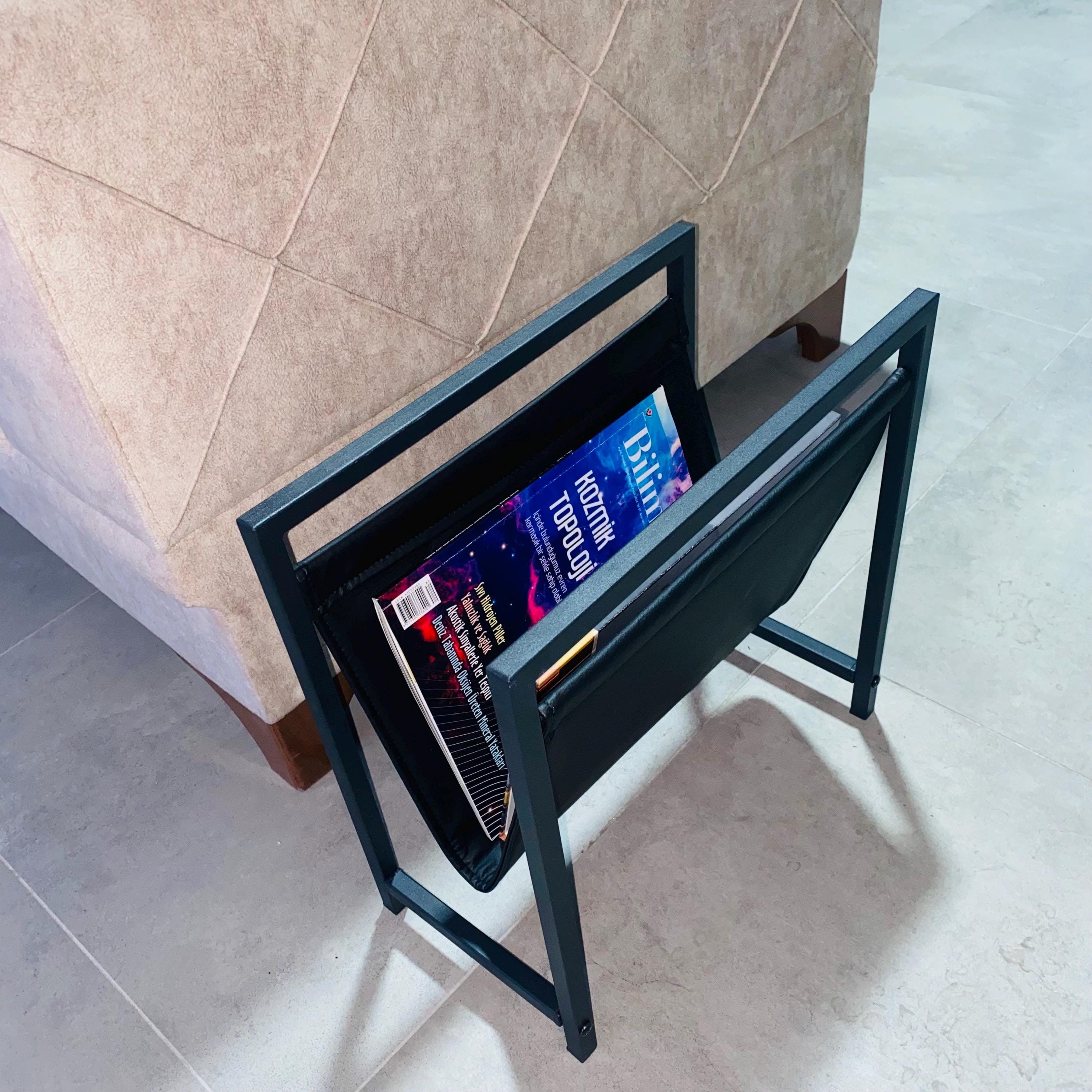 Porte-revues moderne en métal et cuir — Beyit