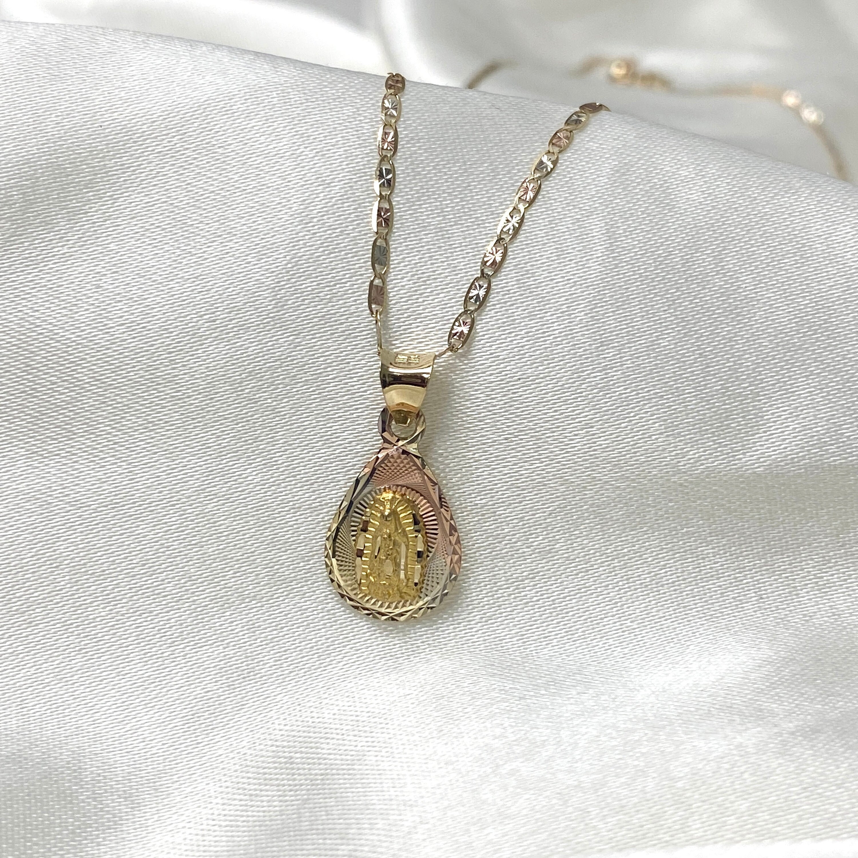 Collana Figaro 1,6 Mm Con Ciondolo Timbro Guadalupe - Oro 14k Tricolore