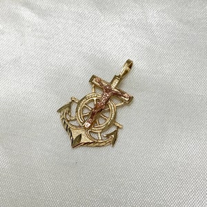 14K zweifarbiges Gold religiöses Jesus Kruzifix Anker Charme kleiner Anhänger für Halskette oder Kette, religiöser Anhänger, Mariner Kreuz Halsketten Charm