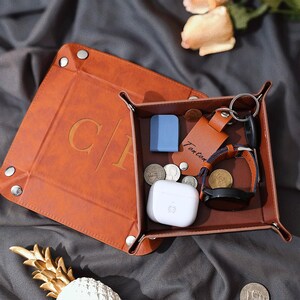Aangepast sleutelvak voor mannen, gepersonaliseerd gegraveerd veganistisch leren dienblad, leren bureau-organizer, opbergdoos van imitatieleer, cadeau voor papa