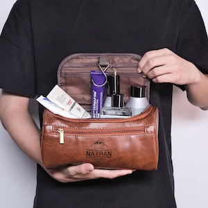 Trousse de toilette pour homme en cuir avec nom personnalisé, kit Dopp en cuir monogramme, cadeau de remise des diplômes trousse de toilette pour homme, cadeau de garçon d'honneur, cadeau pour lui