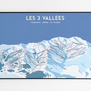 Könnte beinhalten: Ein gerahmter Druck mit einer stilisierten Karte des Skigebiets Les 3 Vallées in den französischen Alpen. Die Karte zeigt Skipisten in Rot und Schwarz vor dem Hintergrund schneebedeckter Berge und blauem Himmel. Der Text oben lautet "LES 3 VALLÉES".