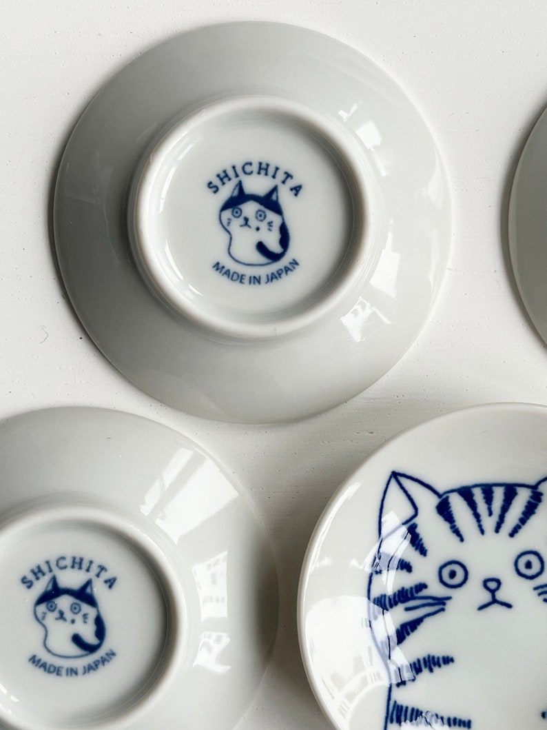 In Japan hergestellte Katzen Kleine Teller Minoyaki Mamezara Bohnen Teller Niedliches Neko Design Saucen und Beilagenteller Blau und Weiß Bild 3