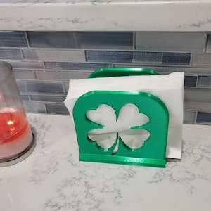 Porta tovaglioli elegante con quadrifoglio. Accattivante. Stampato in 3D. Perfetto per il giorno di San Patrizio.